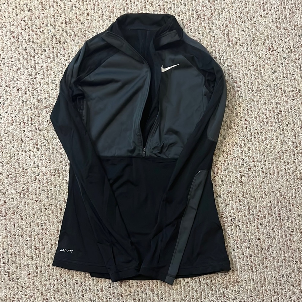 Nike dri-fit pullover size M